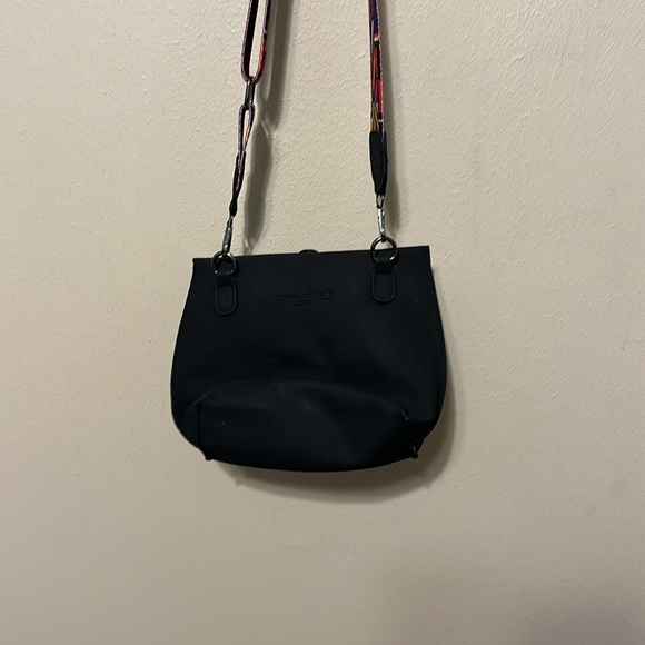 Threaded Pear Tassel Crossbody‎ Bag in Matte Black Adjustable Guitar Strap - Picture 6 of 7